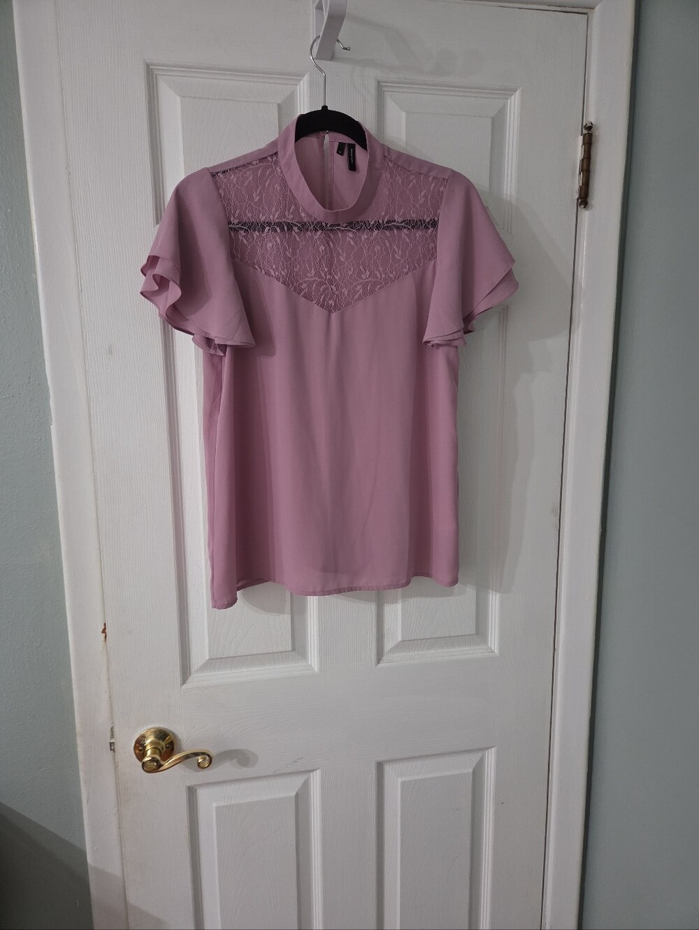 Vero Moda Dusty Rose Lace Yoke Flutter Sleeve Blouse.  M